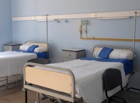 Preparación de nuevas camas en el Hospital Salvador