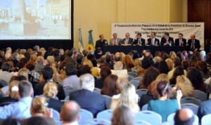 Mar del Plata 30/04/10 El gobernador Daniel Scioli cerró el 3º Congreso Provincial de Atención Primaria de la Salud, y participó del 1º Encuentro Nacional de APS y Equidad Social en el bicentenario, junto al ministro de Salud, Alejandro Collia y al secretario ejecutivo del COSAPRO (Consejo de Salud Provincial), Jorge Collia en el Salón Atlántico del NH Gran Hotel Provincial. Prensa Gobernación.