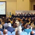 Mar del Plata 30/04/10 El gobernador Daniel Scioli cerró el 3º Congreso Provincial de Atención Primaria de la Salud, y participó del 1º Encuentro Nacional de APS y Equidad Social en el bicentenario, junto al ministro de Salud, Alejandro Collia y al secretario ejecutivo del COSAPRO (Consejo de Salud Provincial), Jorge Collia en el Salón Atlántico del NH Gran Hotel Provincial. Prensa Gobernación.