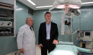 Macri recorrió el nuevo quirófano1
