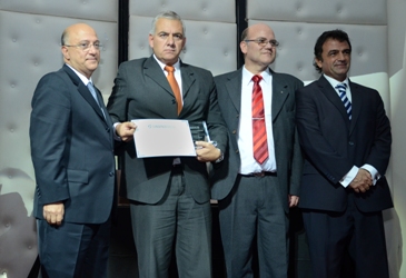 Premio al Embajador Dr. Gabriel IVE