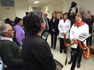 Ministra de salud con pacientes