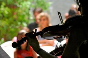 CONCIERTO DE MUSICA CLASICA, VIOLINISTA. TALLER DE LA ESCEULA DE SOTO MESA, HORIZONTAL