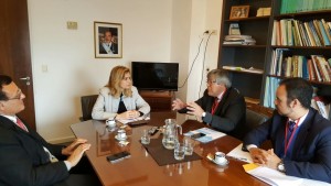 Autoridades de COSSPRA junto a la presidenta de la Comisión de Salud del Senado