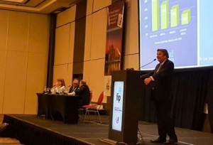 Scervino en el congreso de la FIP