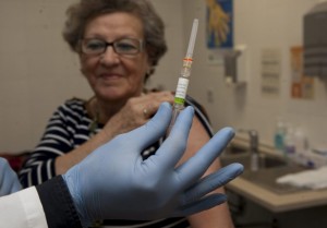 Madero Cubero. 26/10/15 Córdoba. Andalucía. Comienza la campaña de vacunación de la gripe en Andalucía. (En la imagen, primer día de vacunación en el Centro Médico Lucano de Córdoba)