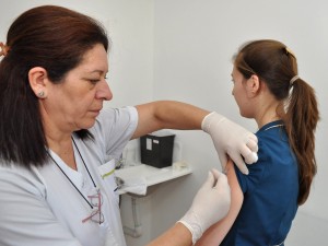 VACUNACIÓN-TRABAJADORA-SALUD1