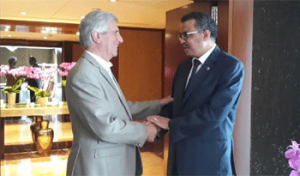 Tabare y director OMS