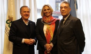 Sr. José Bereciartúa, Administrador provisorio de OSDEPYM, Sra. Ofelia García, Presidente de SOCDUS S.A. y Lic. Ricardo Mayorca, Gerente de Contrataciones de OSDEPYM