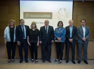 Fabiana Túñez y Ada Rico junto a Juan Carlos Palacios y autoridades de OSDE