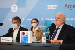 Ginés presentando el test rápido