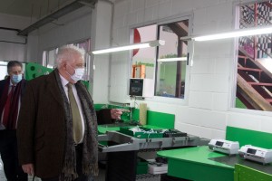 gines recorre la empresa