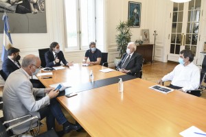 El Jefe de Gabinete de Ministros de la Nación, Santiago Cafiero, junto al Ministro de Salud de la Nación, Gines González García. reciben a los Jefes de Gabinete de Ciudad y provincia de Bs. As, Felipe Miguel y Carlos Bianco y a sus respectivos Ministros de Salud, Fernán Quiroz y Daniel Gollan, para evaluar la situación sanitaria en AMBA. Buenos Aires, martes 15 de diciembre de 2020. Foto: Pablo Duberti/prensa jefatura de gabinete.