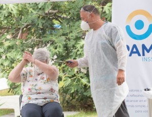 PAMI vacunación en residencia