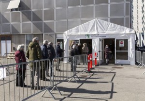 fila vacunacion
