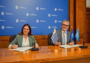 Firma cooperación con OPS
