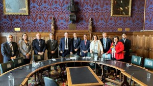 Legisladores y representantes de la salud