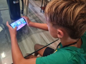 Niño jugando